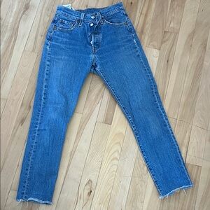Levi's Women's Straight Leg Jeans in Classic Blue